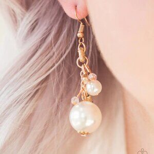Paparazzi Jewelry Accessories - Timelessly Traditional - Gold Earrings - Vintage